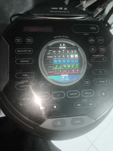 Torre de som de alta potência da Sony, modelo Home Audio System MHC-V72D.