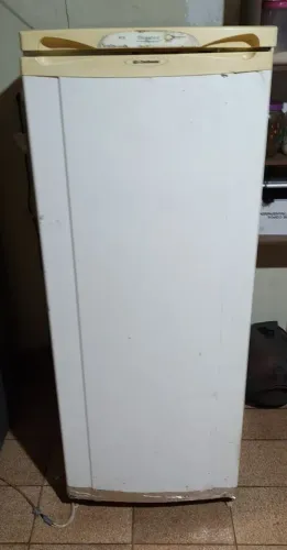 Geladeira gelando muito