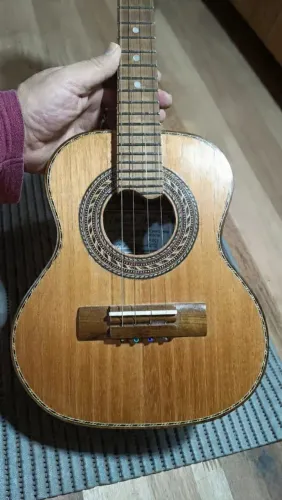 Cavaquinho luthier cedro ótimo som 2026
