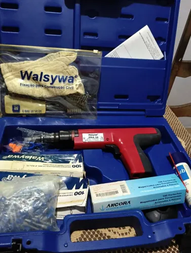 Pistola para trabalhar com forro de gesso e hidráulica