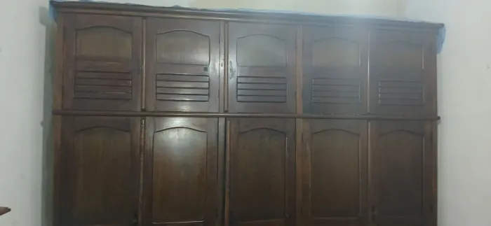 VENDO! GUARDA ROUPA DE 10 PORTAS E 6 GRAVETAS MADEIRA MACIÇA