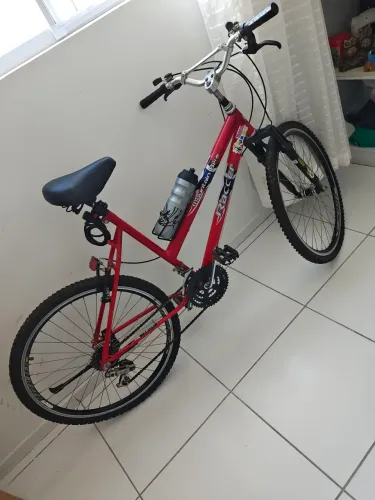 Bicicleta The Best Mountain Bike Raccer Vermelha 18 Marchas Aro 26 com Acessórios