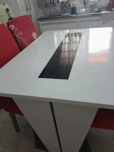 Mesa sem cadeiras