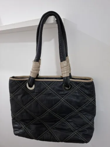 Bolsa Preta com detalhes bege