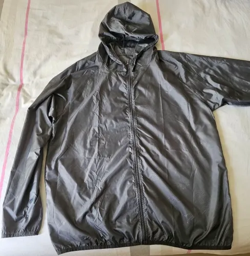 Corta vento, novo - unisex, levíssimo, impermeável, cor cinza, para frio e chuva.