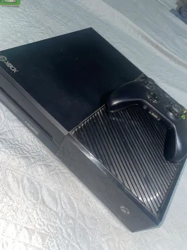 Xbox One fat pouco usado