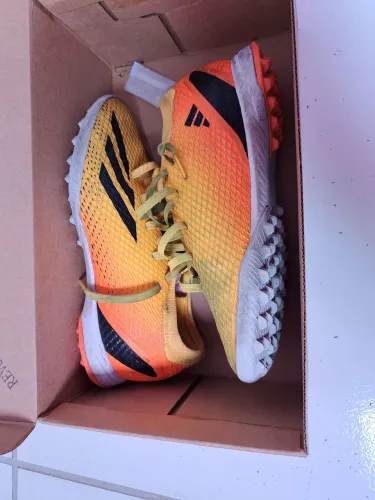 Chuteira adidas seminova