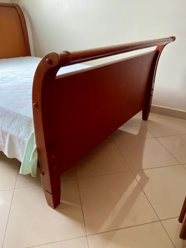 Cama madeira maciça