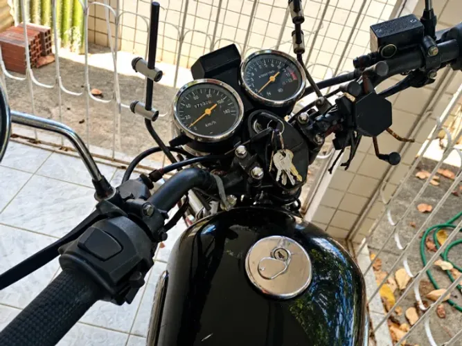 SUZUKI INTRUDER 125 2011 | CUSTOM | PNEUS NOVOS