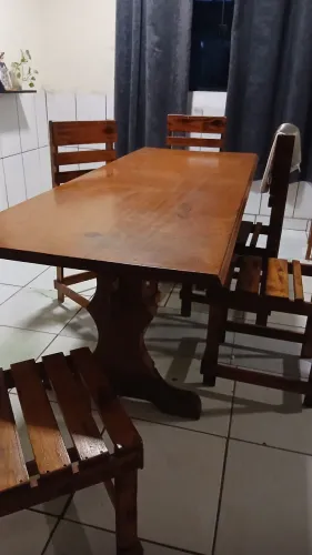 Mesa e cadeiras