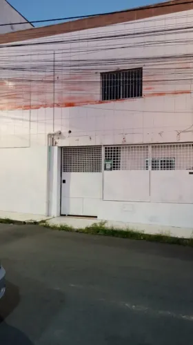 Prédio Comercial com 10 Salas, Secretaria, Cantina e Pátio - Térreo e 1º Andar