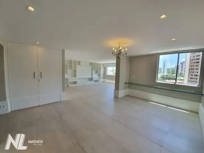 Apartamento em Petrópolis - com 160m² - reformado e com móveis projetados