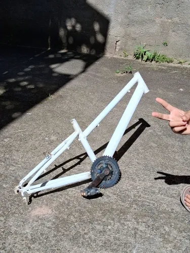 Quadro de bicicleta branco aro 24 