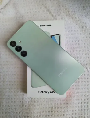 vendo celular Samsung A24 Verde, em bom estado
