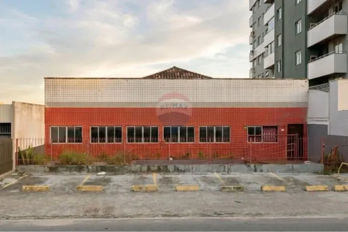Terreno à venda com 686 m² de área total por R$ 2.800.000,00 no Bairro Saco Dos Limões em