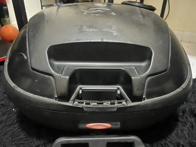 Baú givi 47L + Suporte