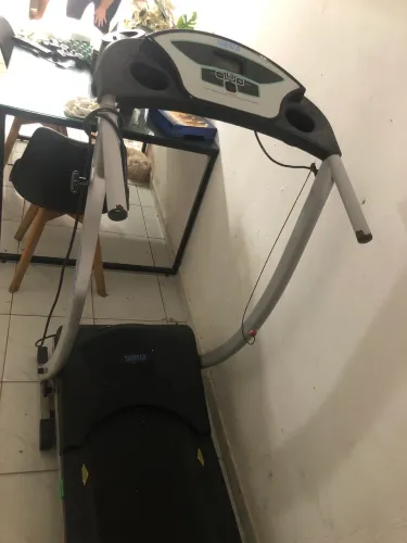 Esteira com defeito, mas simples de arrumar 