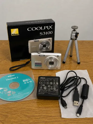 Nikon Coolpix S3100 Completa na Caixa com Cartão 4GB e Acessórios