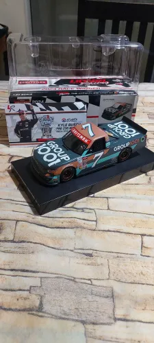 Miniatura Nascar Kyle Busch 
