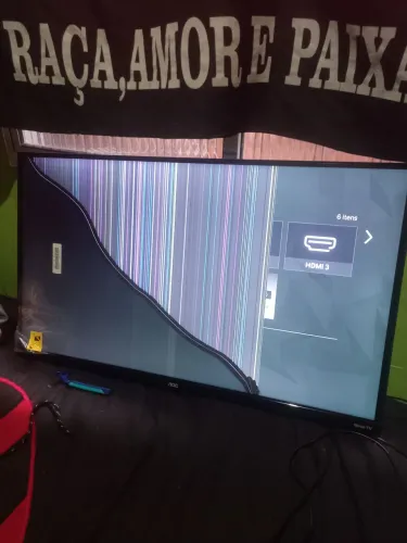 Vendo TV com defeito P/ retirada de peças