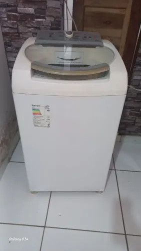 Vendo uma máquina de lavar roupa Brastemp 9 kg semi nova funcionar