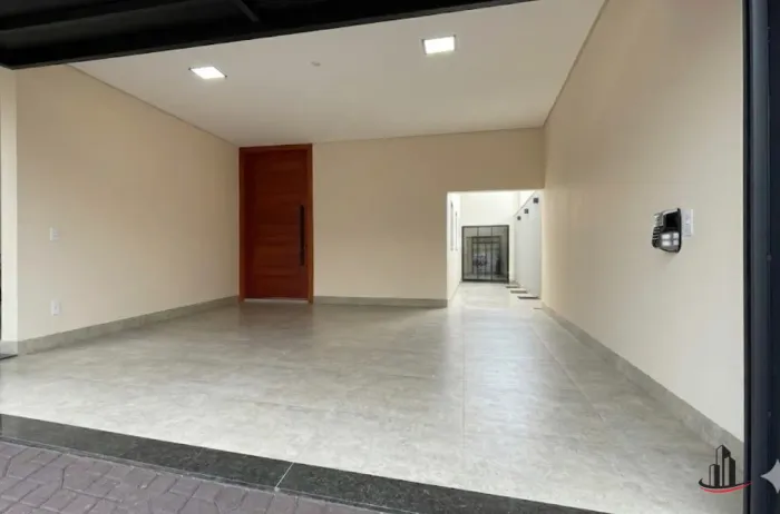Casa Ampla. Garagem 2 carros cobertos. 3 Quartos. Suite. Varanda Gourmet