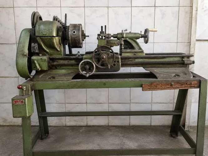 Torno de bancada americano Atlas TH42