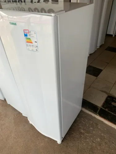 Vendo essa geladeira semi nova consul