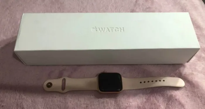 Vende-se Apple Watch - Pink / series 4 - 44mm