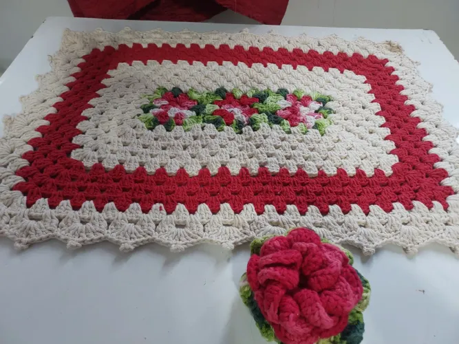 Kit tapetes com porta  sabonete em croche feito a mão 