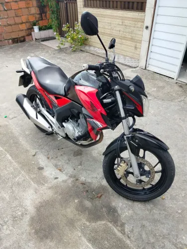 Vendo moto CB Twister ano 2019 toda certa