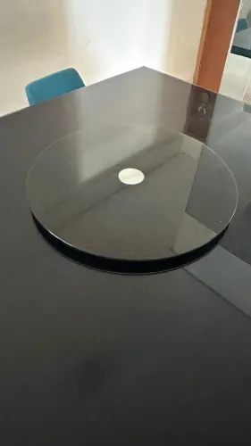 Mesa de Jantar Etna Vidro Preto 1,40m Base Pirâmide + Centro de Mesa + 6 Cadeiras