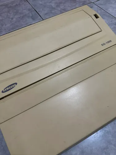 Máquina de escrever antiga Samsung SQ-1000