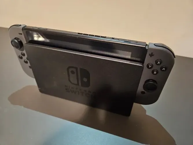 Nintendo Switch V1 + par de Joycons extra