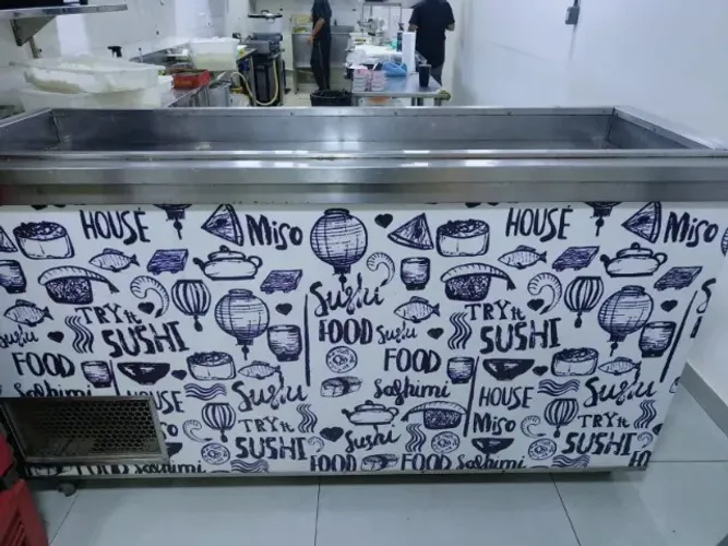 Balcão refrigerado industrial em aço inox com três portas