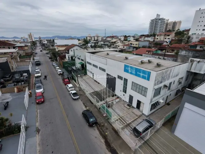 Galpão Comercial de 500 m² em Areias | Mezanino, Escritórios e Excelente Localização