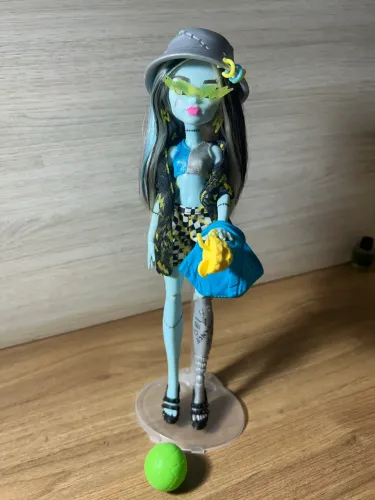 Monster High Frankie ilha do terror