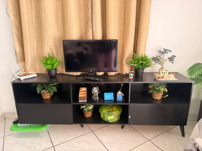 Rack com Painel para TV até 65? e Pés Retrô Flórida Multimóveis - Preto