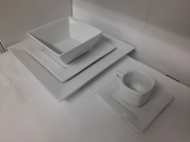 Conjunto de porcelana branca - 25 peças