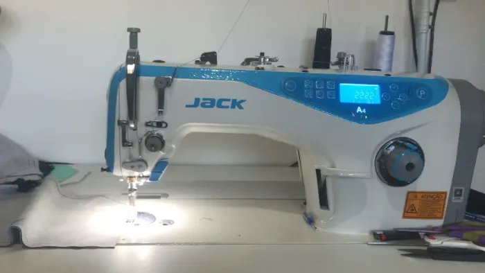 Máquina de costura reta Jack A4 com direct drive - máquina que fala