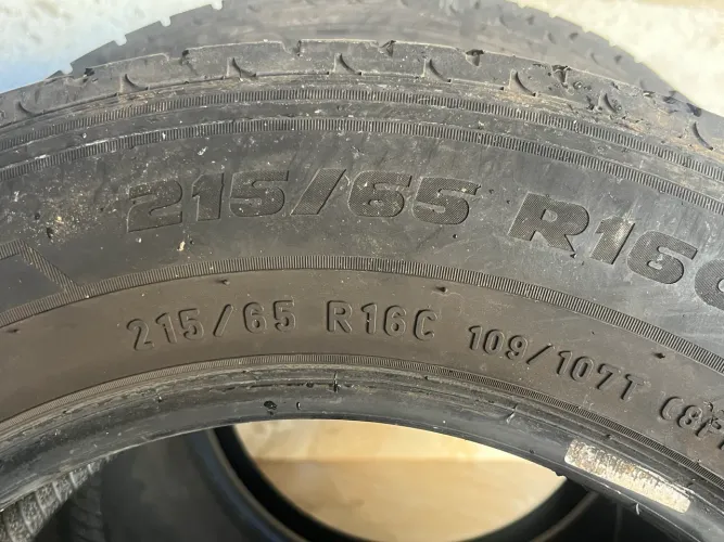 3 pneus 215/65/16
