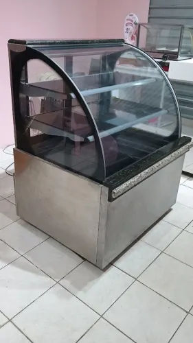 Expositor Refrigerado para Bolos Tortas Confeitaria Padaria