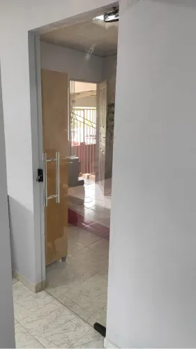 PORTA EM VIDRO TEMPERADO 