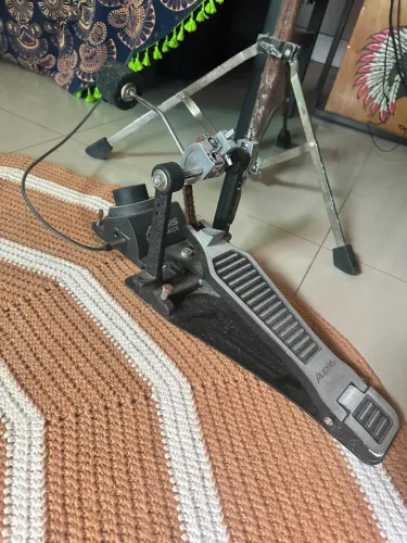 Samplepad 4 ALESSIS com cartão SD + pedal Kick eletrônico Pretendo
