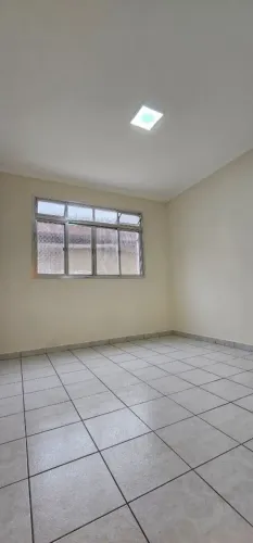 Imóvel para venda possui 40 metros quadrados com 2 quartos em Guilhermina - Praia Grande -