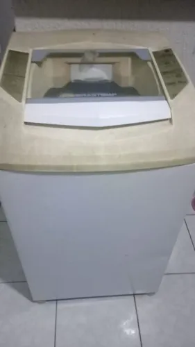 Máquina de lavar Brastemp. Está apenas centrifugando.