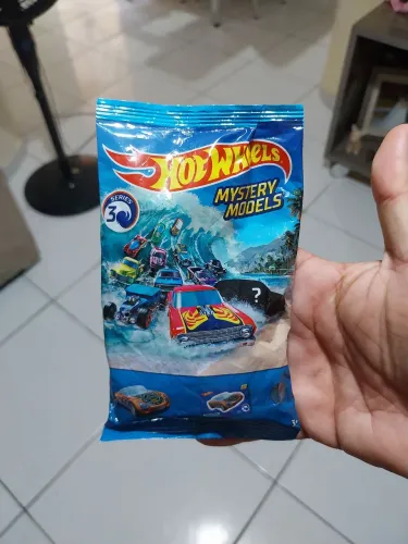 Hot Wheels Mystery Models (Série 3 do lote de 2018) n? 11 - '52 Chevy Dourada