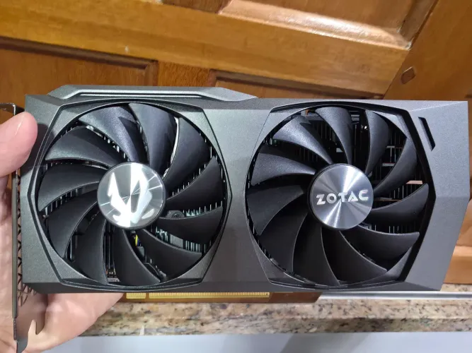 RTX 3050 Zotac Gaming 8GB - Menos de 1 Ano de Uso + Caixa