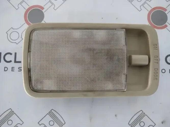 Luz Cortesia Nissan Tiida