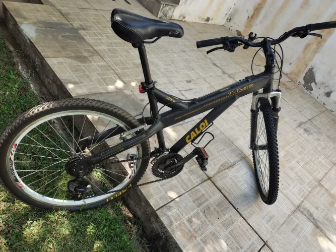 Bicicleta Caloy aro 26 com 24V